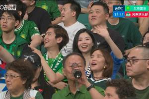 现场观战林梦鸽现身北京工人体育场观看中超国安vs河南