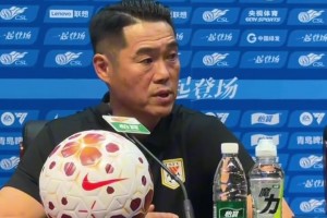 冠军之师！水晶宫全队为阿森纳列队致敬视频封面
